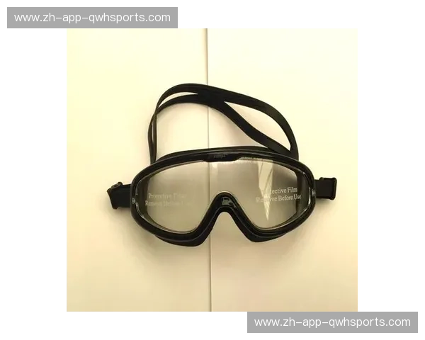 橄榄球泳镜：速度与视野的革新